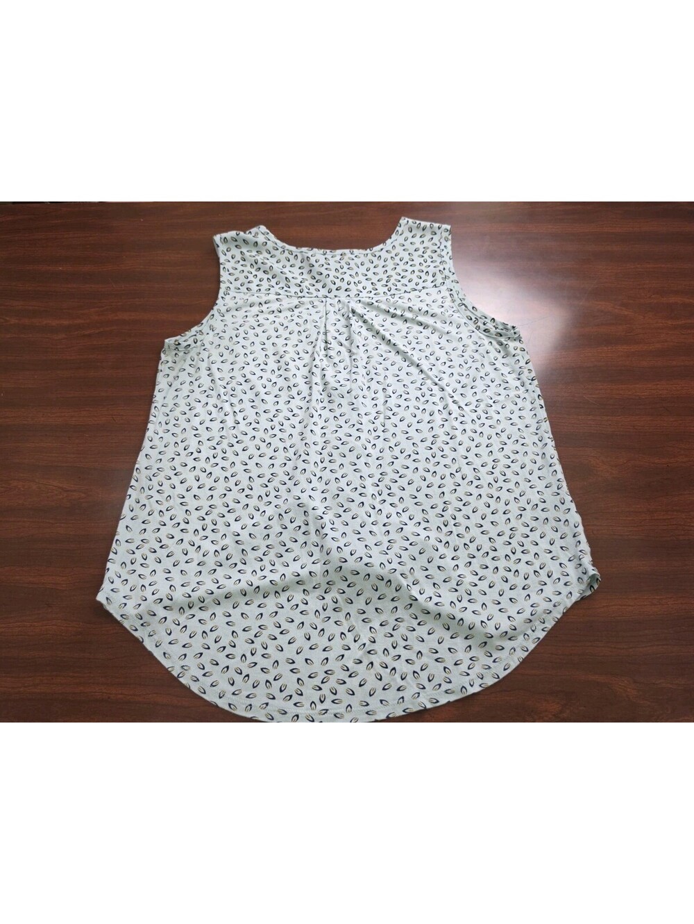Loft Petites SP Sage Green Leaf Print Sleeveless Blouse Shell Office Siren Top - Picture 2 of 8